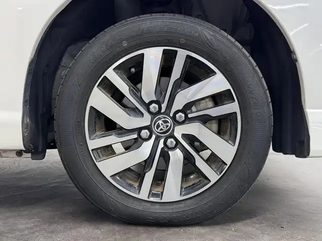 トヨタ ルーミー カスタムG 三重県 2023(令5)年 1.9万km パールホワイトⅢ 後期モデル/ガソリン/FF/インパネCVT/ケンウッド 9インチ『彩速ナビ』 MDV-M909HDL/（FM/AM/CD/DVD/iPod/USB/SD/内蔵メモリ/TV/RCA/Bluetooth/HDMI/ワイヤレスミラーリング）/バックカメラ/両側パワースライドドア/ドライブレコーダー 前後/ビルトイン ETC/衝突回避支援システム（スマートアシスト3）/●衝突警報機能（対車両・対歩行者）/●衝突回避支援ブレーキ機能（対車両・対歩行者）/●誤発進抑制制御機能（前方・後方）/●車線逸脱警報機能/●オートハイビーム/●先行車発進お知らせ機能/・コーナーセンサー（フロントx4/リヤx4、接近お知らせ表示付）/装備/【OP】コンフォートパッケージ/●運転席・助手席シートヒーター/●シートバックテーブル［買い物フック・ドリンクホルダー2個付］（運転席・助手席）/・オートエアコン/・オートライト/・LEDヘッドランプ/・フロントフォグランプ/・ステアリングスイッチ/・プッシュスタート/・スマートキーx1/・純正14inAW/など