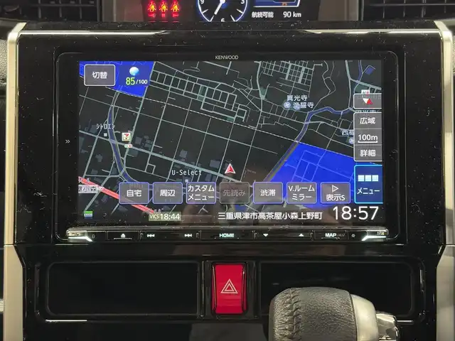 トヨタ ルーミー カスタムG 三重県 2023(令5)年 1.9万km パールホワイトⅢ 後期モデル/ガソリン/FF/インパネCVT/ケンウッド 9インチ『彩速ナビ』 MDV-M909HDL/（FM/AM/CD/DVD/iPod/USB/SD/内蔵メモリ/TV/RCA/Bluetooth/HDMI/ワイヤレスミラーリング）/バックカメラ/両側パワースライドドア/ドライブレコーダー 前後/ビルトイン ETC/衝突回避支援システム（スマートアシスト3）/●衝突警報機能（対車両・対歩行者）/●衝突回避支援ブレーキ機能（対車両・対歩行者）/●誤発進抑制制御機能（前方・後方）/●車線逸脱警報機能/●オートハイビーム/●先行車発進お知らせ機能/・コーナーセンサー（フロントx4/リヤx4、接近お知らせ表示付）/装備/【OP】コンフォートパッケージ/●運転席・助手席シートヒーター/●シートバックテーブル［買い物フック・ドリンクホルダー2個付］（運転席・助手席）/・オートエアコン/・オートライト/・LEDヘッドランプ/・フロントフォグランプ/・ステアリングスイッチ/・プッシュスタート/・スマートキーx1/・純正14inAW/など