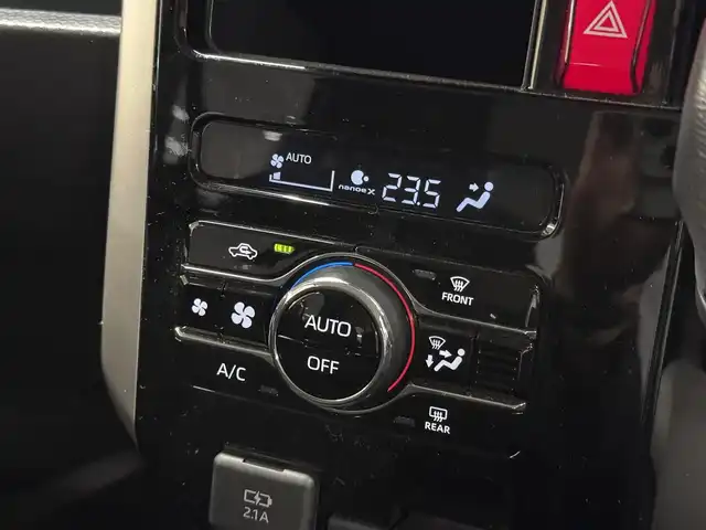 トヨタ ルーミー カスタムG 三重県 2023(令5)年 1.9万km パールホワイトⅢ 後期モデル/ガソリン/FF/インパネCVT/ケンウッド 9インチ『彩速ナビ』 MDV-M909HDL/（FM/AM/CD/DVD/iPod/USB/SD/内蔵メモリ/TV/RCA/Bluetooth/HDMI/ワイヤレスミラーリング）/バックカメラ/両側パワースライドドア/ドライブレコーダー 前後/ビルトイン ETC/衝突回避支援システム（スマートアシスト3）/●衝突警報機能（対車両・対歩行者）/●衝突回避支援ブレーキ機能（対車両・対歩行者）/●誤発進抑制制御機能（前方・後方）/●車線逸脱警報機能/●オートハイビーム/●先行車発進お知らせ機能/・コーナーセンサー（フロントx4/リヤx4、接近お知らせ表示付）/装備/【OP】コンフォートパッケージ/●運転席・助手席シートヒーター/●シートバックテーブル［買い物フック・ドリンクホルダー2個付］（運転席・助手席）/・オートエアコン/・オートライト/・LEDヘッドランプ/・フロントフォグランプ/・ステアリングスイッチ/・プッシュスタート/・スマートキーx1/・純正14inAW/など