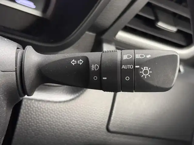 トヨタ ルーミー カスタムG 三重県 2023(令5)年 1.9万km パールホワイトⅢ 後期モデル/ガソリン/FF/インパネCVT/ケンウッド 9インチ『彩速ナビ』 MDV-M909HDL/（FM/AM/CD/DVD/iPod/USB/SD/内蔵メモリ/TV/RCA/Bluetooth/HDMI/ワイヤレスミラーリング）/バックカメラ/両側パワースライドドア/ドライブレコーダー 前後/ビルトイン ETC/衝突回避支援システム（スマートアシスト3）/●衝突警報機能（対車両・対歩行者）/●衝突回避支援ブレーキ機能（対車両・対歩行者）/●誤発進抑制制御機能（前方・後方）/●車線逸脱警報機能/●オートハイビーム/●先行車発進お知らせ機能/・コーナーセンサー（フロントx4/リヤx4、接近お知らせ表示付）/装備/【OP】コンフォートパッケージ/●運転席・助手席シートヒーター/●シートバックテーブル［買い物フック・ドリンクホルダー2個付］（運転席・助手席）/・オートエアコン/・オートライト/・LEDヘッドランプ/・フロントフォグランプ/・ステアリングスイッチ/・プッシュスタート/・スマートキーx1/・純正14inAW/など