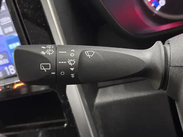 トヨタ ルーミー カスタムG 三重県 2023(令5)年 1.9万km パールホワイトⅢ 後期モデル/ガソリン/FF/インパネCVT/ケンウッド 9インチ『彩速ナビ』 MDV-M909HDL/（FM/AM/CD/DVD/iPod/USB/SD/内蔵メモリ/TV/RCA/Bluetooth/HDMI/ワイヤレスミラーリング）/バックカメラ/両側パワースライドドア/ドライブレコーダー 前後/ビルトイン ETC/衝突回避支援システム（スマートアシスト3）/●衝突警報機能（対車両・対歩行者）/●衝突回避支援ブレーキ機能（対車両・対歩行者）/●誤発進抑制制御機能（前方・後方）/●車線逸脱警報機能/●オートハイビーム/●先行車発進お知らせ機能/・コーナーセンサー（フロントx4/リヤx4、接近お知らせ表示付）/装備/【OP】コンフォートパッケージ/●運転席・助手席シートヒーター/●シートバックテーブル［買い物フック・ドリンクホルダー2個付］（運転席・助手席）/・オートエアコン/・オートライト/・LEDヘッドランプ/・フロントフォグランプ/・ステアリングスイッチ/・プッシュスタート/・スマートキーx1/・純正14inAW/など