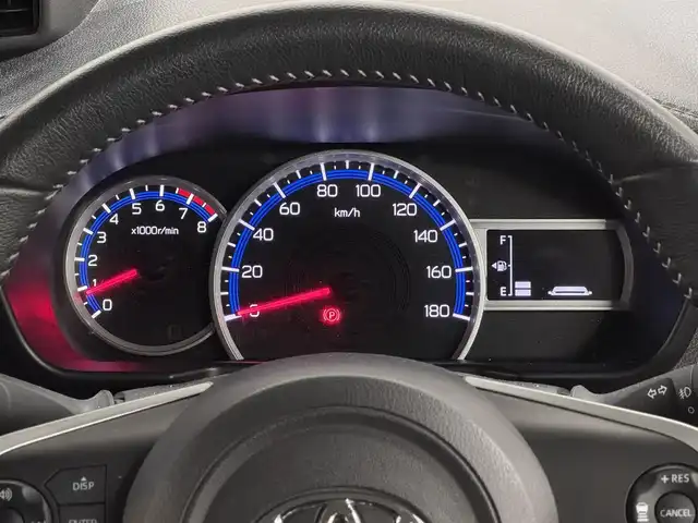 トヨタ ルーミー カスタムG 三重県 2023(令5)年 1.9万km パールホワイトⅢ 後期モデル/ガソリン/FF/インパネCVT/ケンウッド 9インチ『彩速ナビ』 MDV-M909HDL/（FM/AM/CD/DVD/iPod/USB/SD/内蔵メモリ/TV/RCA/Bluetooth/HDMI/ワイヤレスミラーリング）/バックカメラ/両側パワースライドドア/ドライブレコーダー 前後/ビルトイン ETC/衝突回避支援システム（スマートアシスト3）/●衝突警報機能（対車両・対歩行者）/●衝突回避支援ブレーキ機能（対車両・対歩行者）/●誤発進抑制制御機能（前方・後方）/●車線逸脱警報機能/●オートハイビーム/●先行車発進お知らせ機能/・コーナーセンサー（フロントx4/リヤx4、接近お知らせ表示付）/装備/【OP】コンフォートパッケージ/●運転席・助手席シートヒーター/●シートバックテーブル［買い物フック・ドリンクホルダー2個付］（運転席・助手席）/・オートエアコン/・オートライト/・LEDヘッドランプ/・フロントフォグランプ/・ステアリングスイッチ/・プッシュスタート/・スマートキーx1/・純正14inAW/など