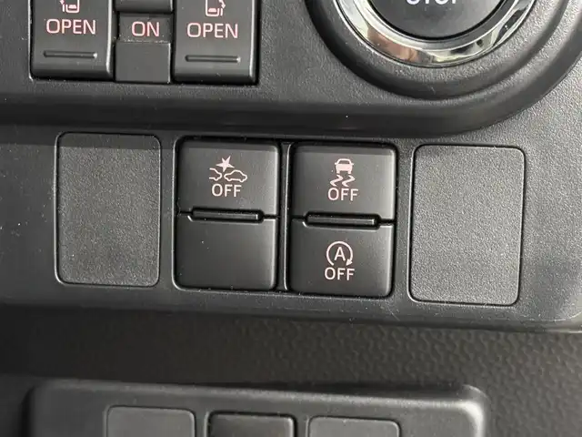 トヨタ ルーミー カスタムG 三重県 2023(令5)年 1.9万km パールホワイトⅢ 後期モデル/ガソリン/FF/インパネCVT/ケンウッド 9インチ『彩速ナビ』 MDV-M909HDL/（FM/AM/CD/DVD/iPod/USB/SD/内蔵メモリ/TV/RCA/Bluetooth/HDMI/ワイヤレスミラーリング）/バックカメラ/両側パワースライドドア/ドライブレコーダー 前後/ビルトイン ETC/衝突回避支援システム（スマートアシスト3）/●衝突警報機能（対車両・対歩行者）/●衝突回避支援ブレーキ機能（対車両・対歩行者）/●誤発進抑制制御機能（前方・後方）/●車線逸脱警報機能/●オートハイビーム/●先行車発進お知らせ機能/・コーナーセンサー（フロントx4/リヤx4、接近お知らせ表示付）/装備/【OP】コンフォートパッケージ/●運転席・助手席シートヒーター/●シートバックテーブル［買い物フック・ドリンクホルダー2個付］（運転席・助手席）/・オートエアコン/・オートライト/・LEDヘッドランプ/・フロントフォグランプ/・ステアリングスイッチ/・プッシュスタート/・スマートキーx1/・純正14inAW/など