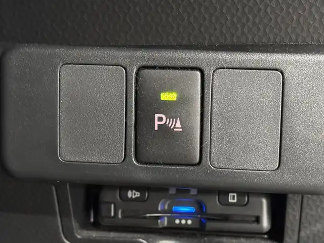 トヨタ ルーミー カスタムG 三重県 2023(令5)年 1.9万km パールホワイトⅢ 後期モデル/ガソリン/FF/インパネCVT/ケンウッド 9インチ『彩速ナビ』 MDV-M909HDL/（FM/AM/CD/DVD/iPod/USB/SD/内蔵メモリ/TV/RCA/Bluetooth/HDMI/ワイヤレスミラーリング）/バックカメラ/両側パワースライドドア/ドライブレコーダー 前後/ビルトイン ETC/衝突回避支援システム（スマートアシスト3）/●衝突警報機能（対車両・対歩行者）/●衝突回避支援ブレーキ機能（対車両・対歩行者）/●誤発進抑制制御機能（前方・後方）/●車線逸脱警報機能/●オートハイビーム/●先行車発進お知らせ機能/・コーナーセンサー（フロントx4/リヤx4、接近お知らせ表示付）/装備/【OP】コンフォートパッケージ/●運転席・助手席シートヒーター/●シートバックテーブル［買い物フック・ドリンクホルダー2個付］（運転席・助手席）/・オートエアコン/・オートライト/・LEDヘッドランプ/・フロントフォグランプ/・ステアリングスイッチ/・プッシュスタート/・スマートキーx1/・純正14inAW/など