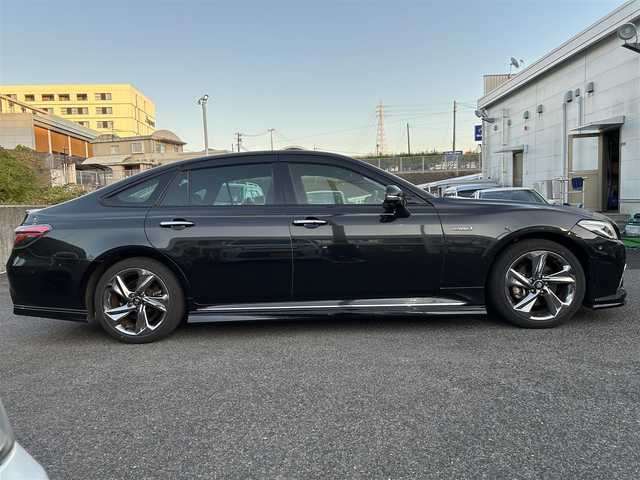 トヨタ クラウン ハイブリッド RS アドバンス 長崎県 2019(令1)年 5.7万km プレシャスブラックパール ワンオーナー/メーカーナビ（フルセグ、CD、DVD、AM、FM、BT）/プッシュスタート/電格ウィンカーミラー/BSM/レーダークルーズコントロール/ステアリングリモコン/パドルシフト/オートライト/オートハイビーム/パーキングアシスト/バックカメラ/サイドカメラ/フロントカメラ/全周囲カメラ/電動サイドブレーキ/オートホールド/前後ドラレコ/ハーフレザーシート/DN席パワーシート/D席シートメモリー/DN席シートヒーター/ステアリングヒーター/電動チルトステアリング/革巻きステアリング/純正フロアマット/衝突軽減システム/純正AW/ドアバイザー/スペアキー/保証書/取説