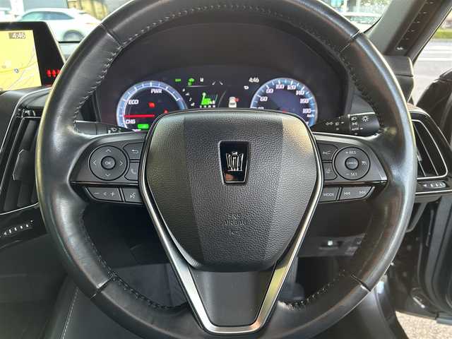 トヨタ クラウン ハイブリッド RS アドバンス 長崎県 2019(令1)年 5.7万km プレシャスブラックパール ワンオーナー/メーカーナビ（フルセグ、CD、DVD、AM、FM、BT）/プッシュスタート/電格ウィンカーミラー/BSM/レーダークルーズコントロール/ステアリングリモコン/パドルシフト/オートライト/オートハイビーム/パーキングアシスト/バックカメラ/サイドカメラ/フロントカメラ/全周囲カメラ/電動サイドブレーキ/オートホールド/前後ドラレコ/ハーフレザーシート/DN席パワーシート/D席シートメモリー/DN席シートヒーター/ステアリングヒーター/電動チルトステアリング/革巻きステアリング/純正フロアマット/衝突軽減システム/純正AW/ドアバイザー/スペアキー/保証書/取説