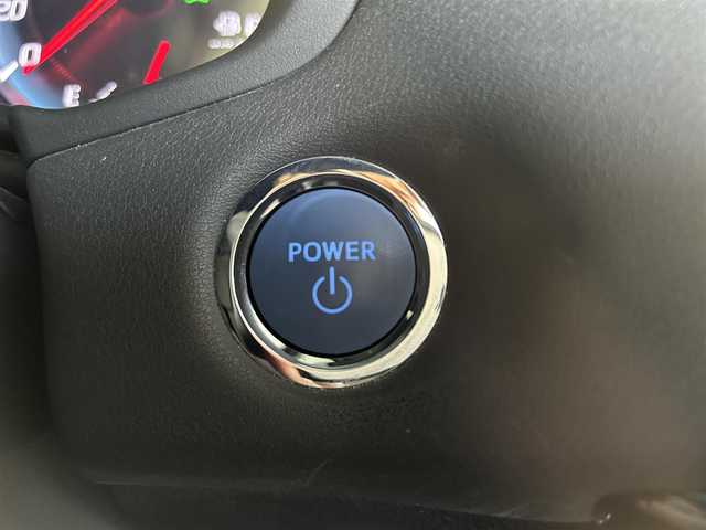 トヨタ クラウン ハイブリッド RS アドバンス 長崎県 2019(令1)年 5.7万km プレシャスブラックパール ワンオーナー/メーカーナビ（フルセグ、CD、DVD、AM、FM、BT）/プッシュスタート/電格ウィンカーミラー/BSM/レーダークルーズコントロール/ステアリングリモコン/パドルシフト/オートライト/オートハイビーム/パーキングアシスト/バックカメラ/サイドカメラ/フロントカメラ/全周囲カメラ/電動サイドブレーキ/オートホールド/前後ドラレコ/ハーフレザーシート/DN席パワーシート/D席シートメモリー/DN席シートヒーター/ステアリングヒーター/電動チルトステアリング/革巻きステアリング/純正フロアマット/衝突軽減システム/純正AW/ドアバイザー/スペアキー/保証書/取説