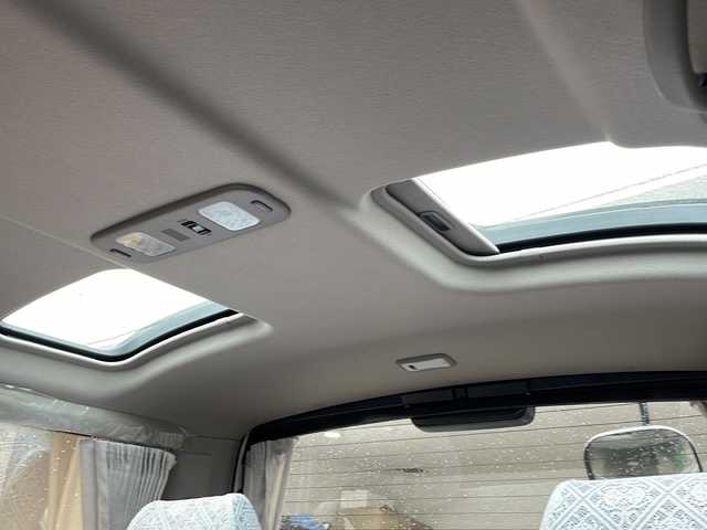 トヨタ ハイエース リビングサルーン EX 静岡県 2002(平14)年 7.4万km ホワイトパールマイカ/ベージュマイカ /ワンオーナー//純正DVDナビ/社外地デジTV//CD/DVD//バックカメラ//サンルーフ//スライドドア//ETC//キーレス//スペアキー//保証書//取説