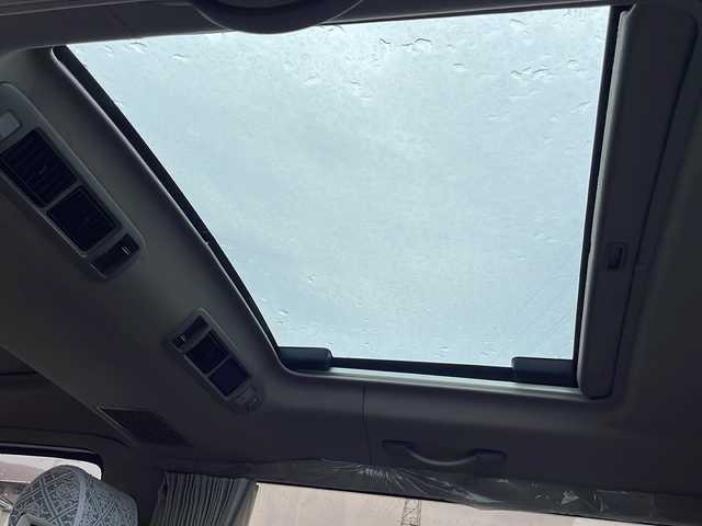 トヨタ ハイエース リビングサルーン EX 静岡県 2002(平14)年 7.4万km ホワイトパールマイカ/ベージュマイカ /ワンオーナー//純正DVDナビ/社外地デジTV//CD/DVD//バックカメラ//サンルーフ//スライドドア//ETC//キーレス//スペアキー//保証書//取説