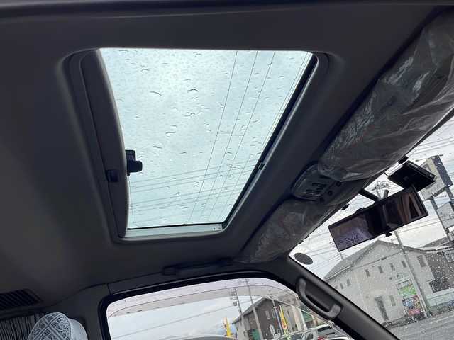 トヨタ ハイエース リビングサルーン EX 静岡県 2002(平14)年 7.4万km ホワイトパールマイカ/ベージュマイカ /ワンオーナー//純正DVDナビ/社外地デジTV//CD/DVD//バックカメラ//サンルーフ//スライドドア//ETC//キーレス//スペアキー//保証書//取説