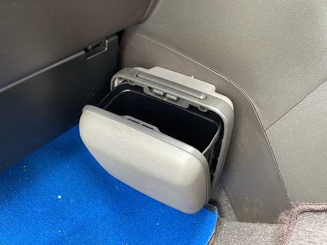 トヨタ ハイエース リビングサルーン EX 静岡県 2002(平14)年 7.4万km ホワイトパールマイカ/ベージュマイカ /ワンオーナー//純正DVDナビ/社外地デジTV//CD/DVD//バックカメラ//サンルーフ//スライドドア//ETC//キーレス//スペアキー//保証書//取説