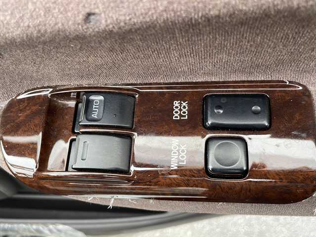 トヨタ ハイエース リビングサルーン EX 静岡県 2002(平14)年 7.4万km ホワイトパールマイカ/ベージュマイカ /ワンオーナー//純正DVDナビ/社外地デジTV//CD/DVD//バックカメラ//サンルーフ//スライドドア//ETC//キーレス//スペアキー//保証書//取説