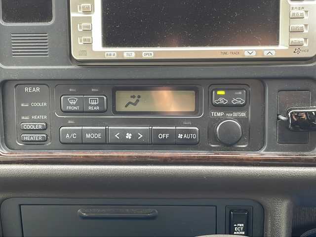 トヨタ ハイエース リビングサルーン EX 静岡県 2002(平14)年 7.4万km ホワイトパールマイカ/ベージュマイカ /ワンオーナー//純正DVDナビ/社外地デジTV//CD/DVD//バックカメラ//サンルーフ//スライドドア//ETC//キーレス//スペアキー//保証書//取説