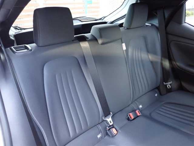 トヨタ ヤリス X 千葉県 2025(令7)年 0.1千km プラチナホワイトパールマイカ 【登録済未使用車】/【プラチナホワイトパールマイカ（089）】/8インチディスプレイオーディオ/・AM/FMチューナー（ワイドFM対応）/・USB入力（動画・音楽再生/給電type-C）/・HDMI入力端子/・Apple CarPlay/Android Auto対応/・Miracast対応/・Blue tooth対応（ハンズフリー/オーディオ）/バックガイドモニター/ETC車載器/プッシュスタート/スマートキー2本/Toyota safety sense/・プリクラッシュセーフティ/・レーントレーシングアシスト/・レーンディパーチャーアラート/・レーダークルーズコントロール/・オートマチックハイビーム/・ロードサインアシスト/・発進遅れ告知機能/パーキングサポートブレーキ/サイド/カーテンシールドエアバッグ/保証書/取扱説明書/禁煙車