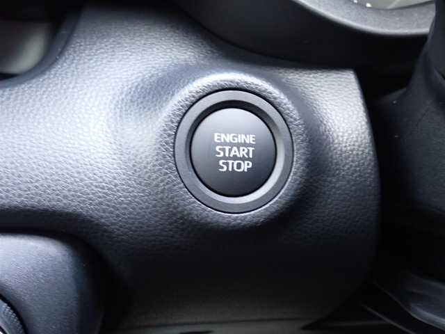 トヨタ ヤリス X 千葉県 2025(令7)年 0.1千km プラチナホワイトパールマイカ 【登録済未使用車】/【プラチナホワイトパールマイカ（089）】/8インチディスプレイオーディオ/・AM/FMチューナー（ワイドFM対応）/・USB入力（動画・音楽再生/給電type-C）/・HDMI入力端子/・Apple CarPlay/Android Auto対応/・Miracast対応/・Blue tooth対応（ハンズフリー/オーディオ）/バックガイドモニター/ETC車載器/プッシュスタート/スマートキー2本/Toyota safety sense/・プリクラッシュセーフティ/・レーントレーシングアシスト/・レーンディパーチャーアラート/・レーダークルーズコントロール/・オートマチックハイビーム/・ロードサインアシスト/・発進遅れ告知機能/パーキングサポートブレーキ/サイド/カーテンシールドエアバッグ/保証書/取扱説明書/禁煙車