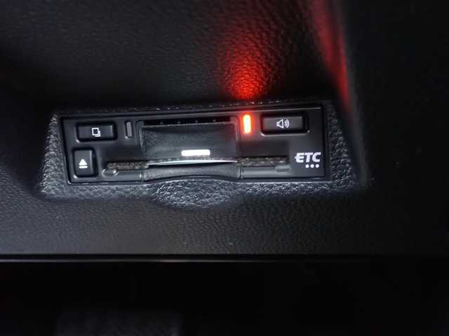 トヨタ ヤリス X 千葉県 2025(令7)年 0.1千km プラチナホワイトパールマイカ 【登録済未使用車】/【プラチナホワイトパールマイカ（089）】/8インチディスプレイオーディオ/・AM/FMチューナー（ワイドFM対応）/・USB入力（動画・音楽再生/給電type-C）/・HDMI入力端子/・Apple CarPlay/Android Auto対応/・Miracast対応/・Blue tooth対応（ハンズフリー/オーディオ）/バックガイドモニター/ETC車載器/プッシュスタート/スマートキー2本/Toyota safety sense/・プリクラッシュセーフティ/・レーントレーシングアシスト/・レーンディパーチャーアラート/・レーダークルーズコントロール/・オートマチックハイビーム/・ロードサインアシスト/・発進遅れ告知機能/パーキングサポートブレーキ/サイド/カーテンシールドエアバッグ/保証書/取扱説明書/禁煙車