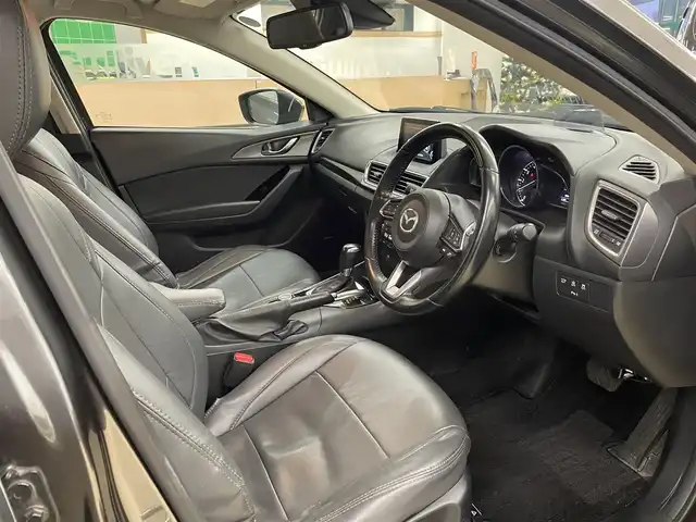 マツダ アクセラ スポーツ 15S プロアクティブ 道央・札幌 2017(平29)年 4.8万km マシーングレープレミアムM ・4WD/・純正ナビ/フルセグTV/DVD/CD/BT/・バックカメラ/・ドライブレコーダー/・衝突被害軽減ブレーキ/・レーダークルーズコントロール/・ブラインドスポットモニター/・レーンキープアシスト/・交通標識認識機能/・パーキングセンサー/・パドルシフト/・アイドリングストップ/・横滑り防止/・ETC/・BOSEスピーカー/・LEDヘッドライト/・リヤフォグ/・プッシュスタート/・スマートキー/・革調シートカバー/・夏タイヤ純正17インチAW積込