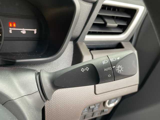 ダイハツ トール G 沖縄県 2021(令3)年 3.9万km ブライトシルバーメタリック 社外ディスプレイオーディオ（Bluetooth・CD・DVD）/両側パワースライドドア/レーンキープアシスト/衝突軽減システム/オートライト/コーナーセンサー/LEDヘッドライト/リアロールサンシェード/電動格納ミラー