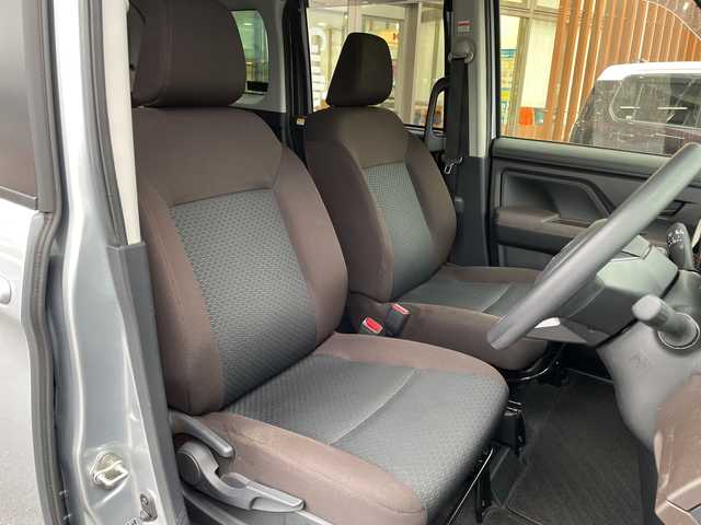 ダイハツ トール G 沖縄県 2021(令3)年 3.9万km ブライトシルバーメタリック 社外ディスプレイオーディオ（Bluetooth・CD・DVD）/両側パワースライドドア/レーンキープアシスト/衝突軽減システム/オートライト/コーナーセンサー/LEDヘッドライト/リアロールサンシェード/電動格納ミラー