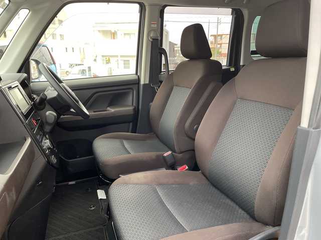 ダイハツ トール G 沖縄県 2021(令3)年 3.9万km ブライトシルバーメタリック 社外ディスプレイオーディオ（Bluetooth・CD・DVD）/両側パワースライドドア/レーンキープアシスト/衝突軽減システム/オートライト/コーナーセンサー/LEDヘッドライト/リアロールサンシェード/電動格納ミラー