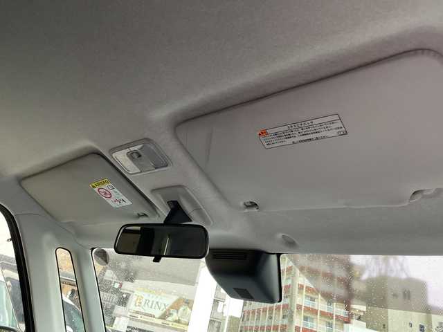 ダイハツ トール G 沖縄県 2021(令3)年 3.9万km ブライトシルバーメタリック 社外ディスプレイオーディオ（Bluetooth・CD・DVD）/両側パワースライドドア/レーンキープアシスト/衝突軽減システム/オートライト/コーナーセンサー/LEDヘッドライト/リアロールサンシェード/電動格納ミラー