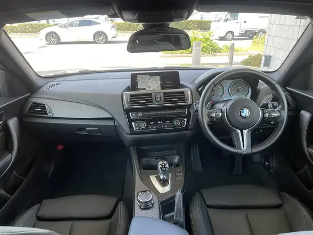 ＢＭＷ Ｍ２ 兵庫県 2016(平28)年 1.9万km アルピンホワイトⅢ ・純正ナビ/・CD/DVD/BT/USB/AUX/・ステアリングリモコン/・バックカメラ/・クルーズコントロール/・本革シート/・前席シートヒーター/パワーシート/・ミラー一体型ETC/・コンフォートアクセス/・アイドリングストップ/・H29/30/R1/2/3/5/6年ディーラー記録/・インテリジェントセーフティ//衝突警告//歩行者警告//車線逸脱警告