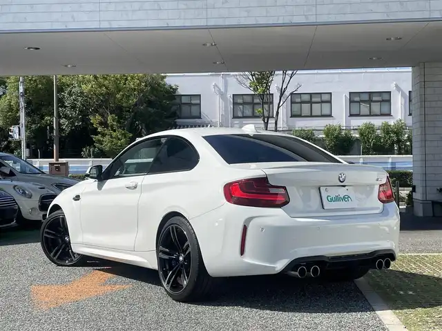 ＢＭＷ Ｍ２ 兵庫県 2016(平28)年 1.9万km アルピンホワイトⅢ ・純正ナビ/・CD/DVD/BT/USB/AUX/・ステアリングリモコン/・バックカメラ/・クルーズコントロール/・本革シート/・前席シートヒーター/パワーシート/・ミラー一体型ETC/・コンフォートアクセス/・アイドリングストップ/・H29/30/R1/2/3/5/6年ディーラー記録/・インテリジェントセーフティ//衝突警告//歩行者警告//車線逸脱警告
