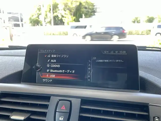 ＢＭＷ Ｍ２ 兵庫県 2016(平28)年 1.9万km アルピンホワイトⅢ ・純正ナビ/・CD/DVD/BT/USB/AUX/・ステアリングリモコン/・バックカメラ/・クルーズコントロール/・本革シート/・前席シートヒーター/パワーシート/・ミラー一体型ETC/・コンフォートアクセス/・アイドリングストップ/・H29/30/R1/2/3/5/6年ディーラー記録/・インテリジェントセーフティ//衝突警告//歩行者警告//車線逸脱警告