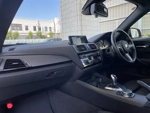 ＢＭＷ Ｍ２ 兵庫県 2016(平28)年 1.9万km アルピンホワイトⅢ ・純正ナビ/・CD/DVD/BT/USB/AUX/・ステアリングリモコン/・バックカメラ/・クルーズコントロール/・本革シート/・前席シートヒーター/パワーシート/・ミラー一体型ETC/・コンフォートアクセス/・アイドリングストップ/・H29/30/R1/2/3/5/6年ディーラー記録/・インテリジェントセーフティ//衝突警告//歩行者警告//車線逸脱警告
