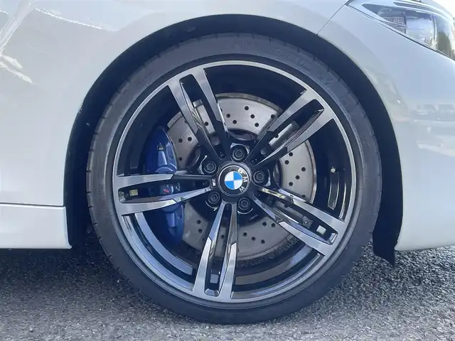 ＢＭＷ Ｍ２ 兵庫県 2016(平28)年 1.9万km アルピンホワイトⅢ ・純正ナビ/・CD/DVD/BT/USB/AUX/・ステアリングリモコン/・バックカメラ/・クルーズコントロール/・本革シート/・前席シートヒーター/パワーシート/・ミラー一体型ETC/・コンフォートアクセス/・アイドリングストップ/・H29/30/R1/2/3/5/6年ディーラー記録/・インテリジェントセーフティ//衝突警告//歩行者警告//車線逸脱警告