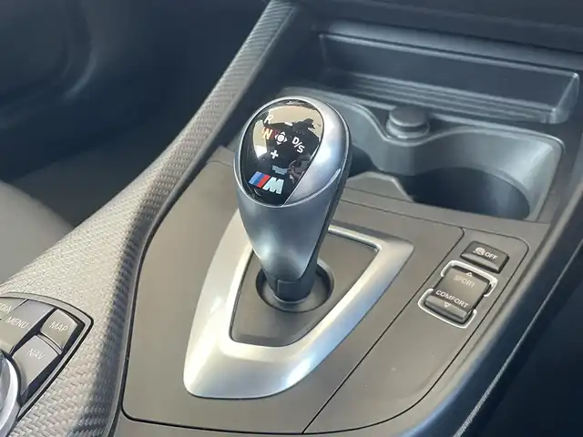 ＢＭＷ Ｍ２ 兵庫県 2016(平28)年 1.9万km アルピンホワイトⅢ ・純正ナビ/・CD/DVD/BT/USB/AUX/・ステアリングリモコン/・バックカメラ/・クルーズコントロール/・本革シート/・前席シートヒーター/パワーシート/・ミラー一体型ETC/・コンフォートアクセス/・アイドリングストップ/・H29/30/R1/2/3/5/6年ディーラー記録/・インテリジェントセーフティ//衝突警告//歩行者警告//車線逸脱警告
