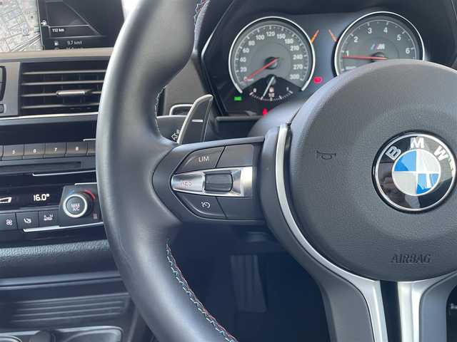 ＢＭＷ Ｍ２ 兵庫県 2016(平28)年 1.9万km アルピンホワイトⅢ ・純正ナビ/・CD/DVD/BT/USB/AUX/・ステアリングリモコン/・バックカメラ/・クルーズコントロール/・本革シート/・前席シートヒーター/パワーシート/・ミラー一体型ETC/・コンフォートアクセス/・アイドリングストップ/・H29/30/R1/2/3/5/6年ディーラー記録/・インテリジェントセーフティ//衝突警告//歩行者警告//車線逸脱警告