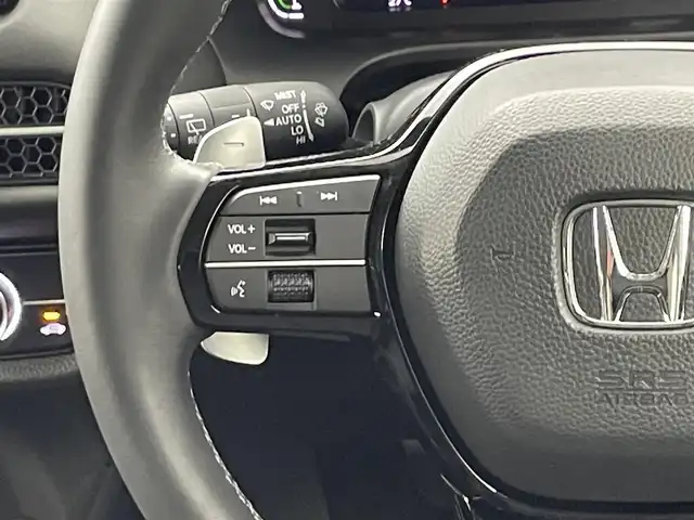 ホンダ ＺＲ－Ｖ ハイブリッド e:HEV Z 福井県 2022(令4)年 2.6万km スーパープラチナグレーメタリック ９インチHonda CONNECTナビ/フルセグTV/Bluetooth/AppleCarPlay/USB/AM/FM/マルチビューカメラシステム/ビルトイン2.0ETC/純正ドライブレコーダー/Honda SENSING/・衝突軽減ブレーキ/・誤発進抑制機能/・後方誤発進抑制機能/・歩行者事故低減ステアリング/・路外逸脱抑制機能/車線維持支援システム/・アダプティブクルーズコントロール/・標識認識機能/・先行車発進お知らせ機能/・オートハイビーム/・ブラインドスポットモニター/プッシュスタート /スペアキー/フルLEDヘッドライト（オートライト）/LEDアクティブコーナリングライト/BOSEプレミアムサウンドシステム/シートヒーター /ステアリングヒーター/ステアリングリモコン/パドルシフト/パワーバックドア/ワイヤレス充電器