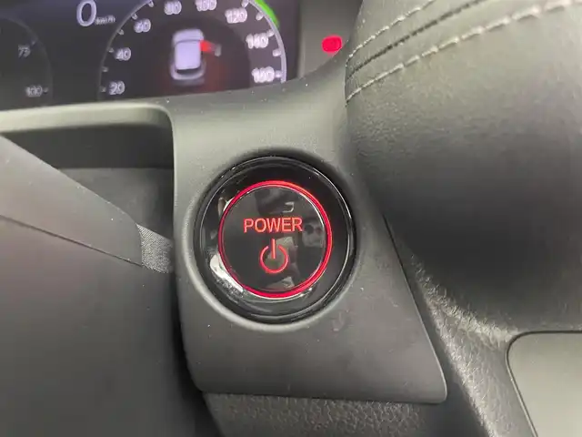 ホンダ ＺＲ－Ｖ ハイブリッド e:HEV Z 福井県 2022(令4)年 2.6万km スーパープラチナグレーメタリック ９インチHonda CONNECTナビ/フルセグTV/Bluetooth/AppleCarPlay/USB/AM/FM/マルチビューカメラシステム/ビルトイン2.0ETC/純正ドライブレコーダー/Honda SENSING/・衝突軽減ブレーキ/・誤発進抑制機能/・後方誤発進抑制機能/・歩行者事故低減ステアリング/・路外逸脱抑制機能/車線維持支援システム/・アダプティブクルーズコントロール/・標識認識機能/・先行車発進お知らせ機能/・オートハイビーム/・ブラインドスポットモニター/プッシュスタート /スペアキー/フルLEDヘッドライト（オートライト）/LEDアクティブコーナリングライト/BOSEプレミアムサウンドシステム/シートヒーター /ステアリングヒーター/ステアリングリモコン/パドルシフト/パワーバックドア/ワイヤレス充電器