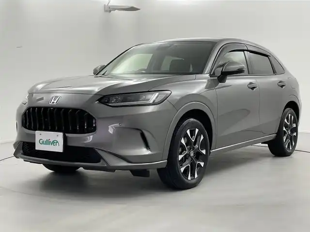 ホンダ ＺＲ－Ｖ ハイブリッド e:HEV Z 福井県 2022(令4)年 2.6万km スーパープラチナグレーメタリック ９インチHonda CONNECTナビ/フルセグTV/Bluetooth/AppleCarPlay/USB/AM/FM/マルチビューカメラシステム/ビルトイン2.0ETC/純正ドライブレコーダー/Honda SENSING/・衝突軽減ブレーキ/・誤発進抑制機能/・後方誤発進抑制機能/・歩行者事故低減ステアリング/・路外逸脱抑制機能/車線維持支援システム/・アダプティブクルーズコントロール/・標識認識機能/・先行車発進お知らせ機能/・オートハイビーム/・ブラインドスポットモニター/プッシュスタート /スペアキー/フルLEDヘッドライト（オートライト）/LEDアクティブコーナリングライト/BOSEプレミアムサウンドシステム/シートヒーター /ステアリングヒーター/ステアリングリモコン/パドルシフト/パワーバックドア/ワイヤレス充電器