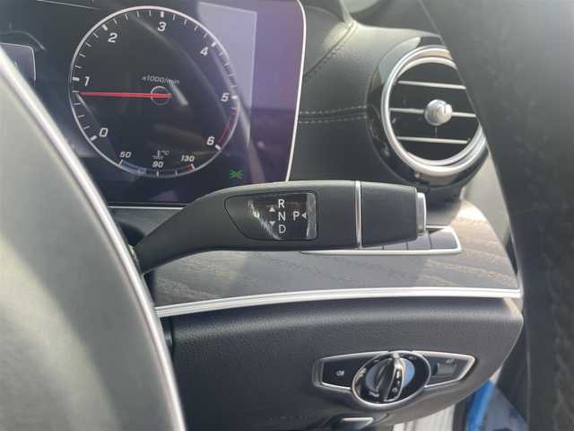 メルセデス・ベンツ Ｅ２２０ｄ アバンギャルド AMGライン 香川県 2018(平30)年 6.1万km ポーラホワイト 純正ナビ（BT、USB、アップルカープレイ）/360度カメラ/レーダーセーフティーパッケージ/黒レザーシート/全席　シートヒーター/前席　パワーシート/ブルメスター/パノラミックスライディングルーフ