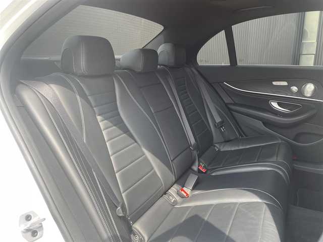 メルセデス・ベンツ Ｅ２２０ｄ アバンギャルド AMGライン 香川県 2018(平30)年 6.1万km ポーラホワイト 純正ナビ（BT、USB、アップルカープレイ）/360度カメラ/レーダーセーフティーパッケージ/黒レザーシート/全席　シートヒーター/前席　パワーシート/ブルメスター/パノラミックスライディングルーフ