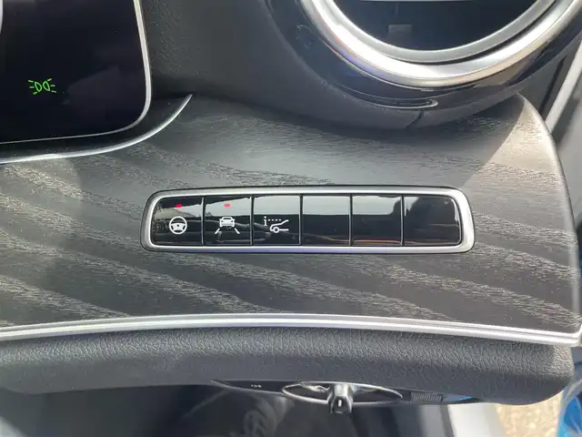 メルセデス・ベンツ Ｅ２２０ｄ アバンギャルド AMGライン 香川県 2018(平30)年 6.1万km ポーラホワイト 純正ナビ（BT、USB、アップルカープレイ）/360度カメラ/レーダーセーフティーパッケージ/黒レザーシート/全席　シートヒーター/前席　パワーシート/ブルメスター/パノラミックスライディングルーフ