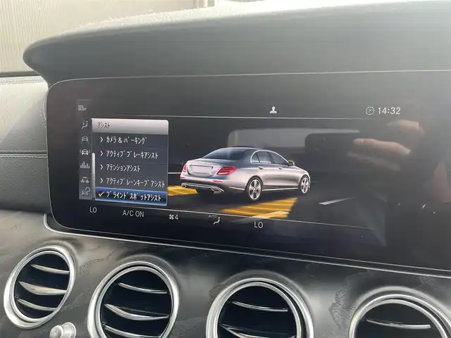 メルセデス・ベンツ Ｅ２２０ｄ アバンギャルド AMGライン 香川県 2018(平30)年 6.1万km ポーラホワイト 純正ナビ（BT、USB、アップルカープレイ）/360度カメラ/レーダーセーフティーパッケージ/黒レザーシート/全席　シートヒーター/前席　パワーシート/ブルメスター/パノラミックスライディングルーフ