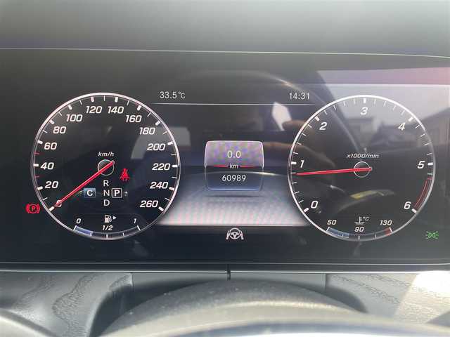 メルセデス・ベンツ Ｅ２２０ｄ アバンギャルド AMGライン 香川県 2018(平30)年 6.1万km ポーラホワイト 純正ナビ（BT、USB、アップルカープレイ）/360度カメラ/レーダーセーフティーパッケージ/黒レザーシート/全席　シートヒーター/前席　パワーシート/ブルメスター/パノラミックスライディングルーフ