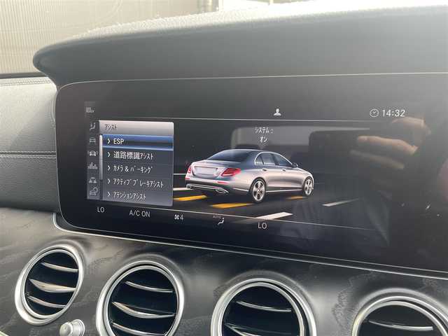 メルセデス・ベンツ Ｅ２２０ｄ アバンギャルド AMGライン 香川県 2018(平30)年 6.1万km ポーラホワイト 純正ナビ（BT、USB、アップルカープレイ）/360度カメラ/レーダーセーフティーパッケージ/黒レザーシート/全席　シートヒーター/前席　パワーシート/ブルメスター/パノラミックスライディングルーフ
