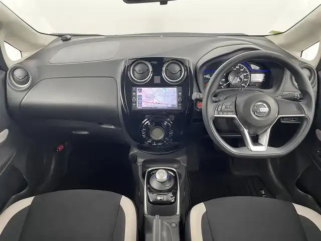 日産 ノート e－パワー X 埼玉県 2017(平29)年 7.1万km シャイニングブルー 純正７インチナビ　/エマージェンシーブレーキ　/車線逸脱警報　/オートライト　/Ｂｌｕｅｔｏｏｔｈ　/フルセグＴＶ　/ＡＵＸ　/純正ドラレコ　/プッシュスタート　/スマートキー　/ＣＤ再生　/ＥＴＣ　/純正フロアマット