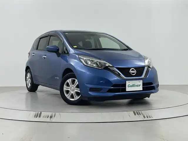 日産 ノート e－パワー X 埼玉県 2017(平29)年 7.1万km シャイニングブルー 純正７インチナビ　/エマージェンシーブレーキ　/車線逸脱警報　/オートライト　/Ｂｌｕｅｔｏｏｔｈ　/フルセグＴＶ　/ＡＵＸ　/純正ドラレコ　/プッシュスタート　/スマートキー　/ＣＤ再生　/ＥＴＣ　/純正フロアマット