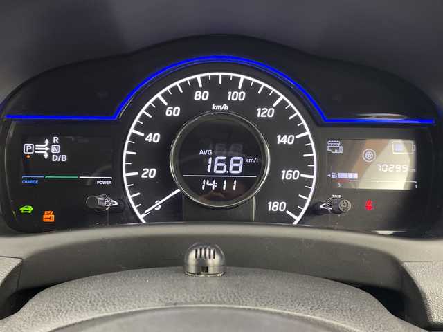 日産 ノート e－パワー X 愛知県 2017(平29)年 7.1万km シャイニングブルー 純正７インチナビ　/エマージェンシーブレーキ　/・車線逸脱警報　/オートライト　/Ｂｌｕｅｔｏｏｔｈ　/フルセグＴＶ　/ＡＵＸ　/純正ドラレコ　/プッシュスタート　/スマートキー　/ＣＤ再生　/ＥＴＣ　/純正フロアマット/取扱説明書/保証書