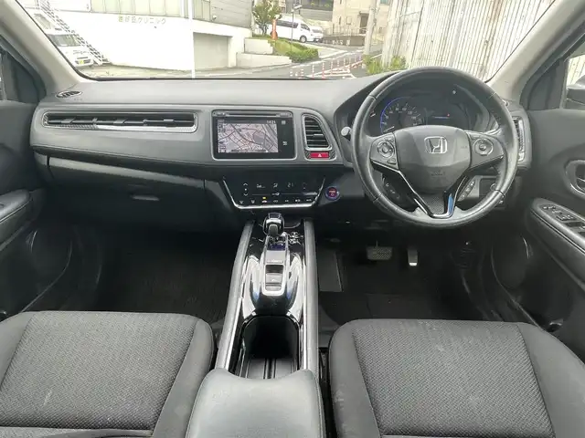 ホンダ ヴェゼル ハイブリッド X 福岡県 2014(平26)年 11.1万km ホワイトオーキッドパール (株)IDOMが運営する【じしゃロン八幡西店】の自社ローン専用車両になります。こちらは現金またはオートローンご利用時の価格です。自社ローンご希望の方は別途その旨お申付け下さい/ホンダ純正インターナビ（30T7A800）/・BLUETOOTH/・ワンセグTV/・CD/・DVD/ビルトインETC/ドライブレコーダー/衝撃被害軽減ブレーキ/クルーズコントロール/横滑り防止機能/プッシュスタート/ドアバイザー/ISOFIX