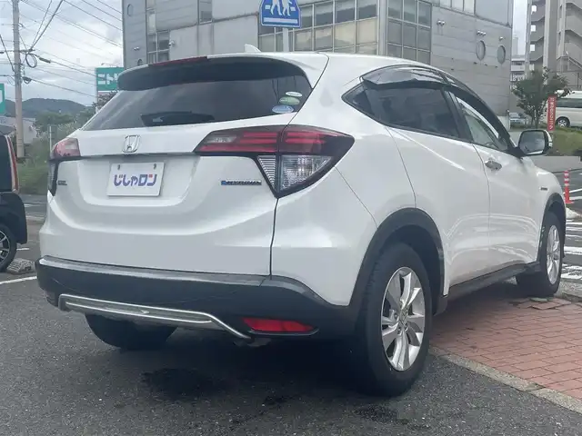 ホンダ ヴェゼル ハイブリッド X 福岡県 2014(平26)年 11.1万km ホワイトオーキッドパール (株)IDOMが運営する【じしゃロン八幡西店】の自社ローン専用車両になります。こちらは現金またはオートローンご利用時の価格です。自社ローンご希望の方は別途その旨お申付け下さい/ホンダ純正インターナビ（30T7A800）/・BLUETOOTH/・ワンセグTV/・CD/・DVD/ビルトインETC/ドライブレコーダー/衝撃被害軽減ブレーキ/クルーズコントロール/横滑り防止機能/プッシュスタート/ドアバイザー/ISOFIX