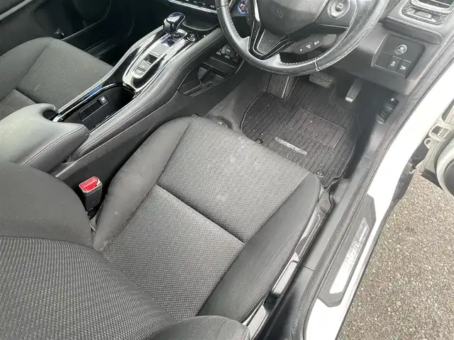 ホンダ ヴェゼル ハイブリッド X 福岡県 2014(平26)年 11.1万km ホワイトオーキッドパール (株)IDOMが運営する【じしゃロン八幡西店】の自社ローン専用車両になります。こちらは現金またはオートローンご利用時の価格です。自社ローンご希望の方は別途その旨お申付け下さい/ホンダ純正インターナビ（30T7A800）/・BLUETOOTH/・ワンセグTV/・CD/・DVD/ビルトインETC/ドライブレコーダー/衝撃被害軽減ブレーキ/クルーズコントロール/横滑り防止機能/プッシュスタート/ドアバイザー/ISOFIX