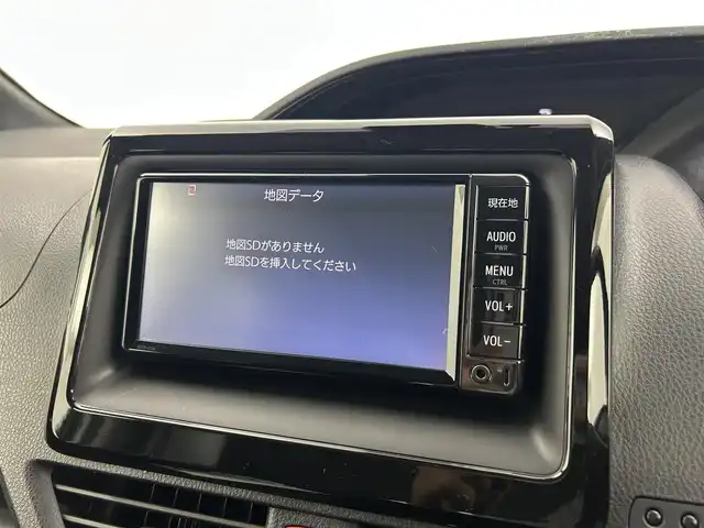トヨタ エスクァイア ハイブリッド Gi 千葉県 2017(平29)年 5.3万km ホワイトパールクリスタルシャイン トヨタセーフティーセンス/・プリクラッシュセーフティ/・レーンディパーチャーアラート/・クルーズコントロール/・オートマチックハイビーム/両側パワースライドドア/純正SDナビ/・型式：NSCD-W66/・CD/Bluetooth/ワンセグTV/AM/FM/バックカメラ/コーナーセンサー/LEDオートヘッドライト/レザーシート/シートヒーター/ビルトインETC/デュアル式オートエアコン/純正15インチアルミホイール/ステアリングスイッチ/プッシュスタート/スマートキー/禁煙車