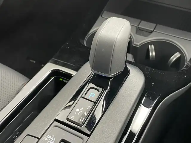 トヨタ プリウス Z 岡山県 2024(令6)年 0.6万km アティチュードブラックマイカ 純正12.3インチデイスプレイオーディオ/マルチビューカメラ/モデリスタエアロ（フロント）/黒革シート/前席ベンチレーション/D席シートメモリー/ステアリングヒーター/デジタルインナーミラー/ワイヤレス充電/7インチマルチディスプレイ/スペアキー/純正フロアマット/純正ドアバイザー