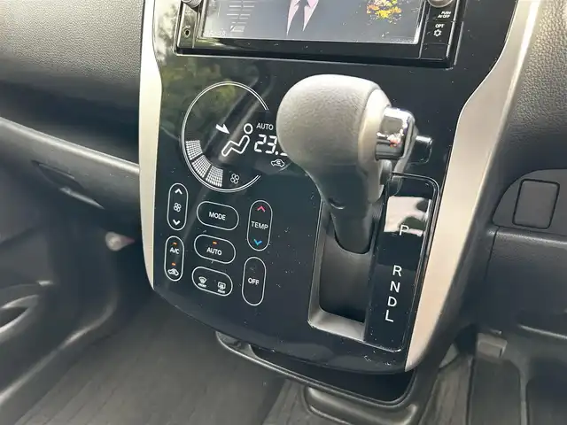 日産 デイズ ハイウェイスターX 東京都 2017(平29)年 1.2万km ブラック 純正SDナビ（MM31D-W）/・Bluetoothオーディオ/USBオーディオ/・フルセグTV/DVD/iPod/SDオーディオ/アラウンドビューモニター/オートライト/オートハイビーム/純正14インチアルミホイール/ETC/取扱説明書/保証書/スペアキー1本